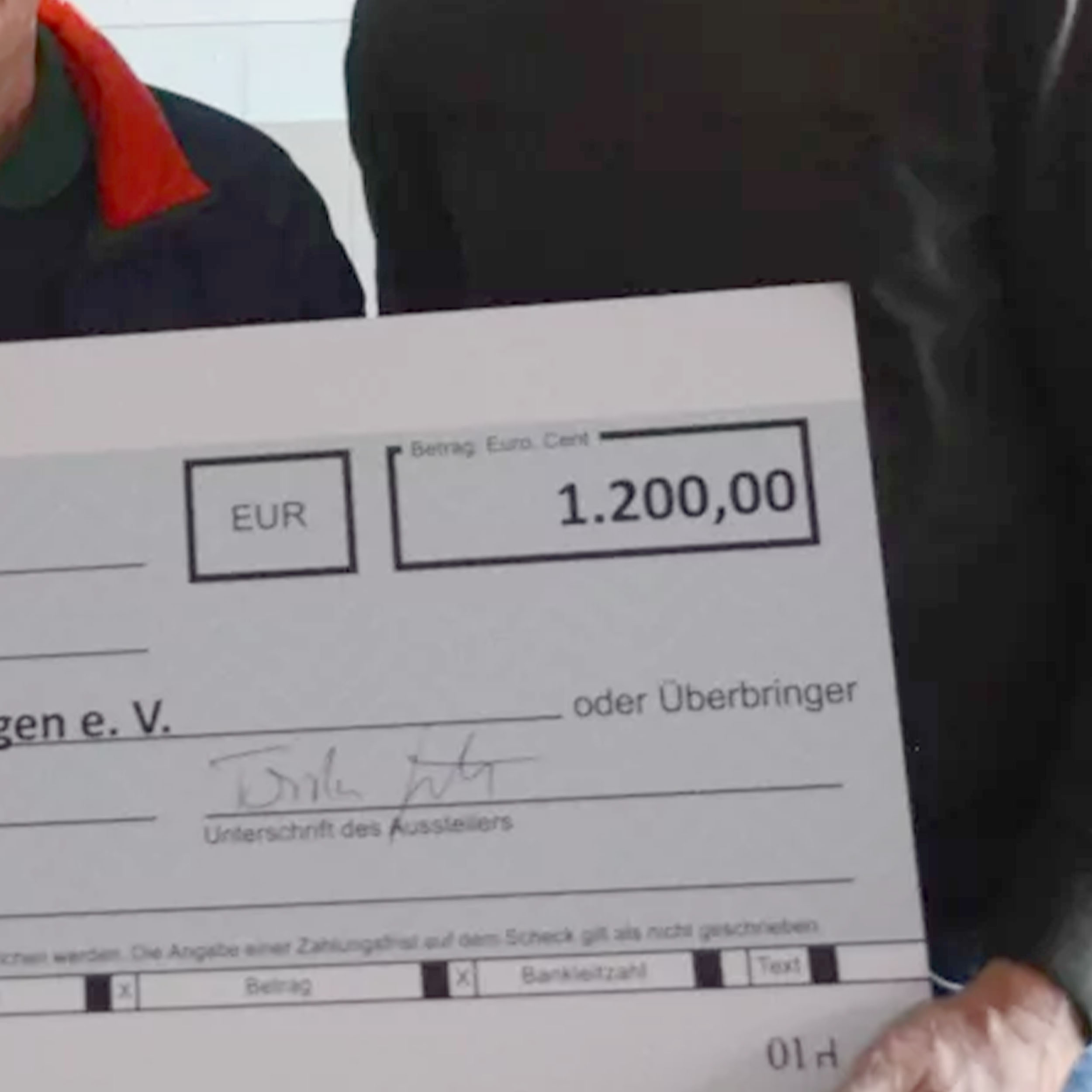 Spendenscheck über 1.200 e